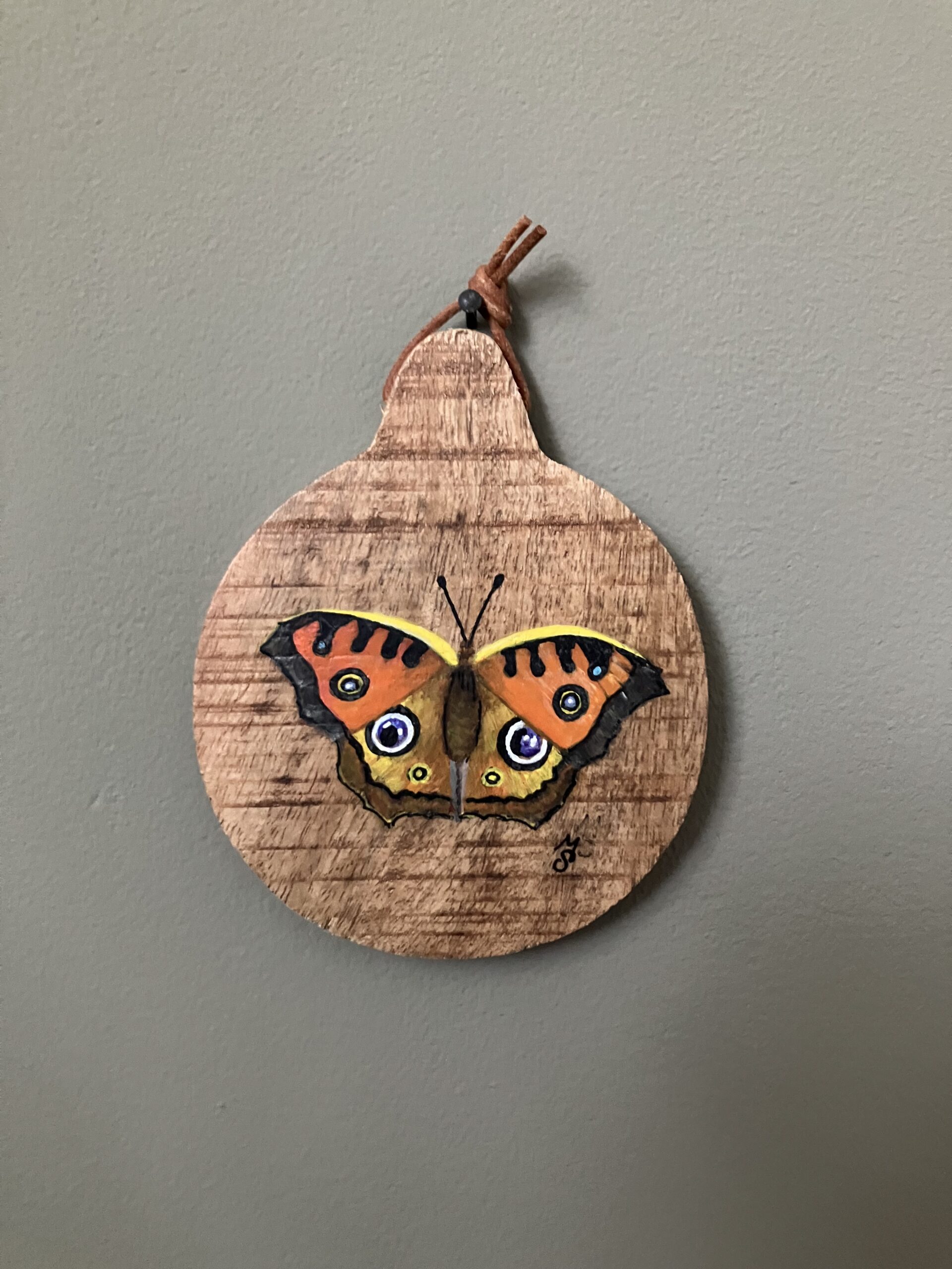 Mini schilderijtje Vlinder (∅ 10 cm), ook te gebruiken als onderzetter. Prijs 14,95.