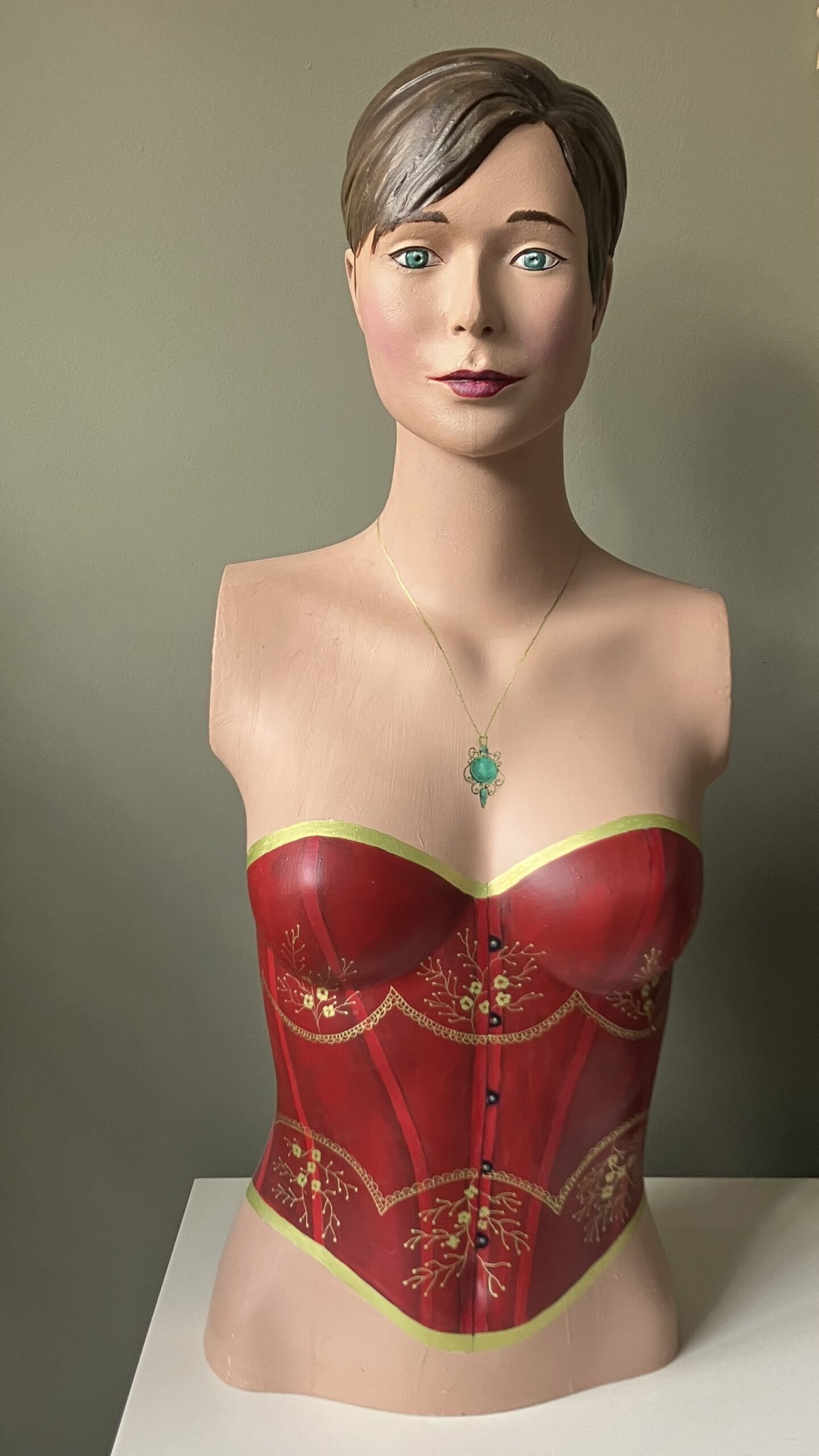 Beschilderde etalagepop (hoogte 77cm). Prijs 200,00. Klik op het bericht voor een foto van de achterzijde.